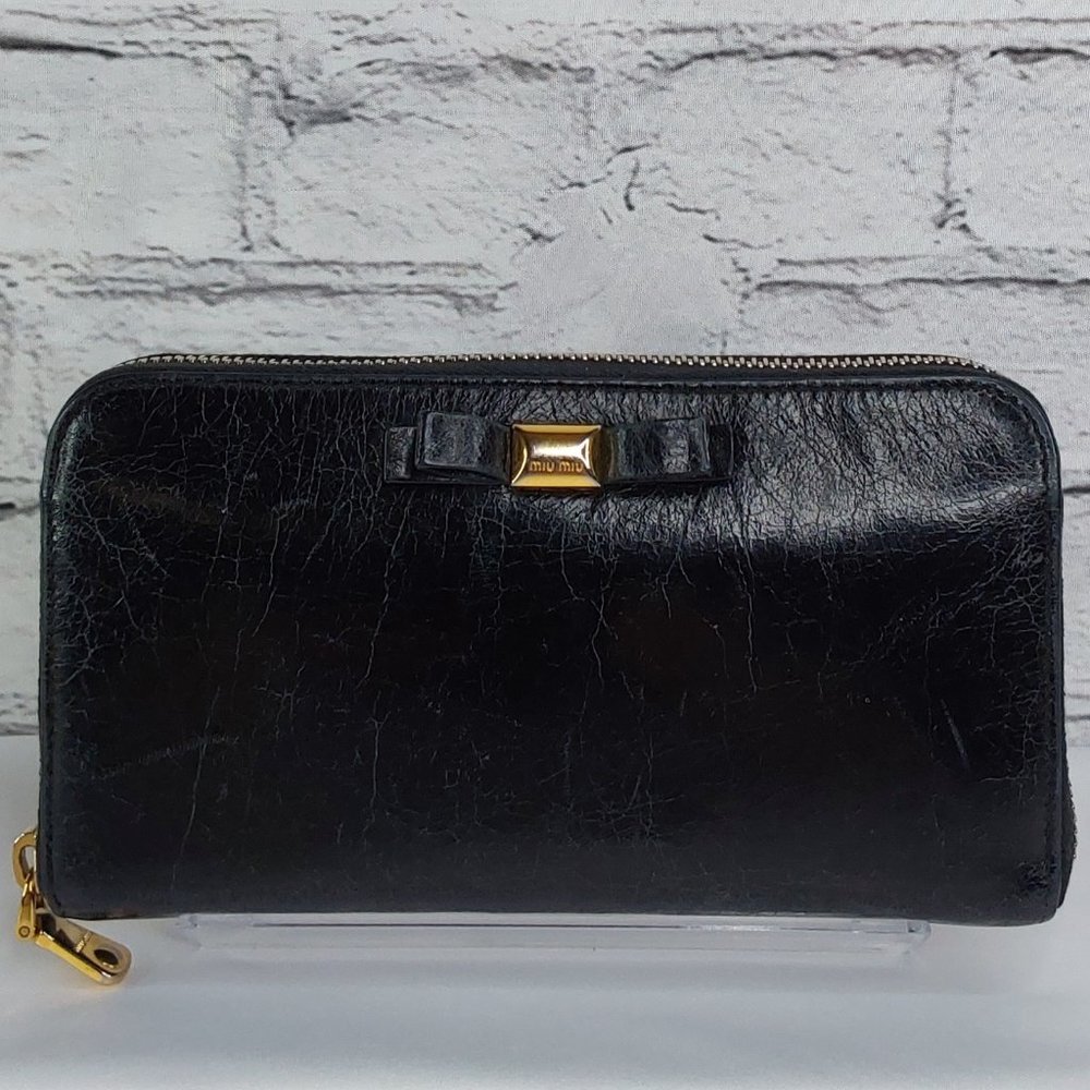 'MIU MIU' DISTRESSED LEATHER LONG WALLET FULL-ZIP  EMBOSSED BOW FRONT SMOKE~ONYX
